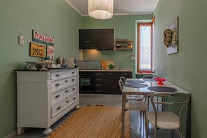 Coffee/tea maker, fridge, oven, stovetop - APARTMENT 15 (torino)