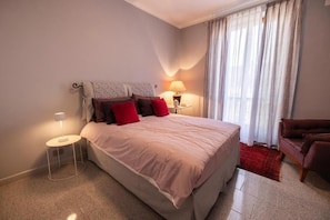 2 Schlafzimmer, Schreibtisch, Reisekinderbett, kostenloses WLAN
