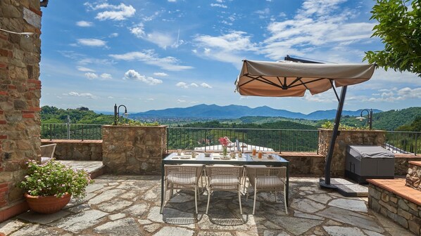 Outdoor dining - La Limonaia, Lucca, Lucca and Viareggio (Lucca)