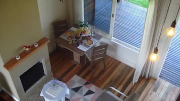 Comfort Chalet | 2 bedrooms, desk, laptop workspace, soundproofing