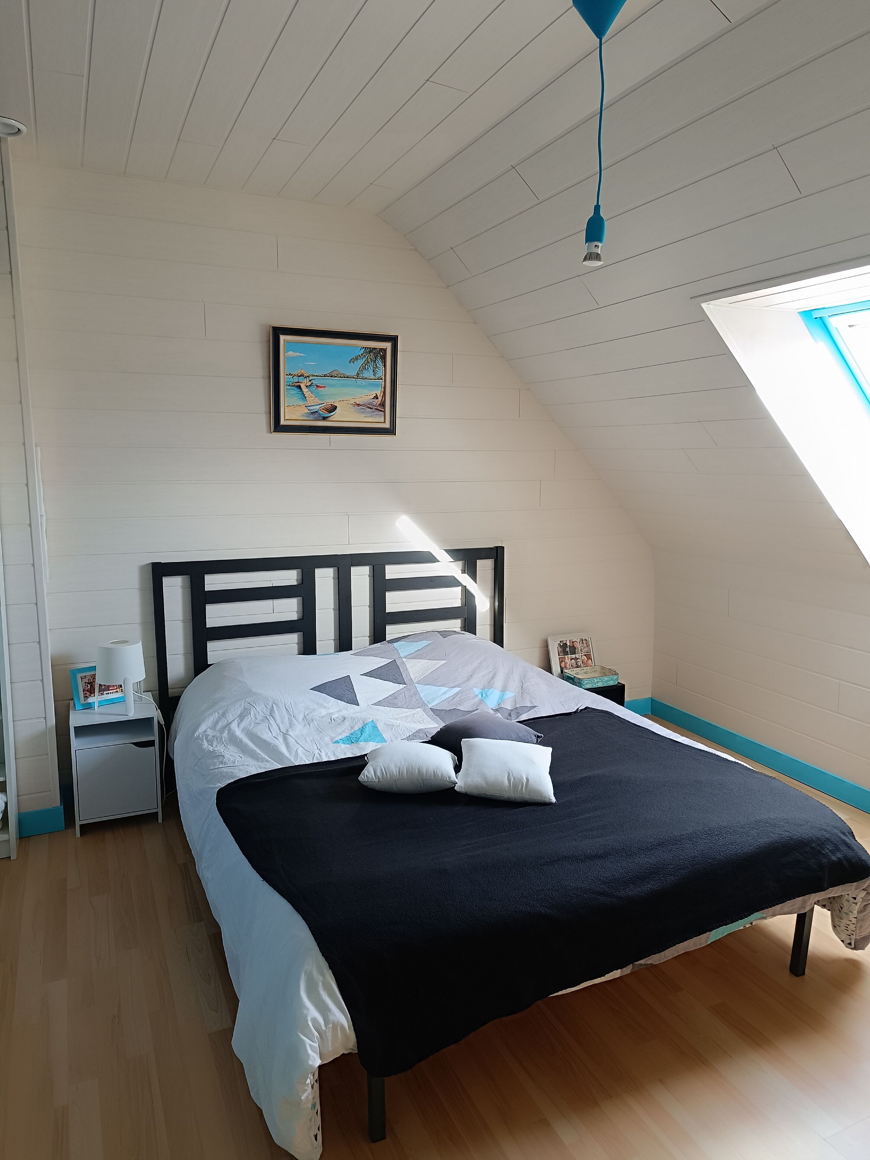 4 chambres, bureau, fer et planche à repasser, lit parapluie