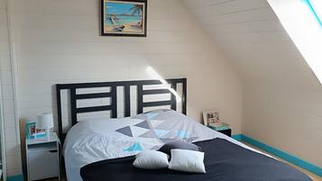 4 chambres, bureau, fer et planche Ă repasser, lit parapluie