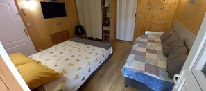 1 bedroom, desk, travel cot, free WiFi