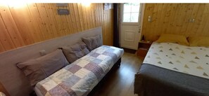 1 bedroom, desk, travel cot, free WiFi