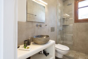 Basic Apartment | Bathroom | Shower, hair dryer, slippers, towels