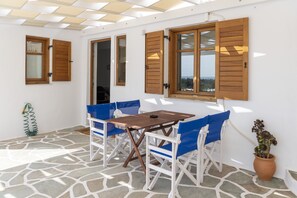 Basic Apartment | Terrace/patio - Theodora's Suite (Paros)