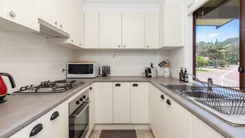 Fridge, microwave, oven, coffee/tea maker