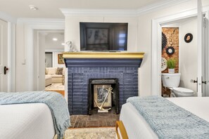 2 عدّة غرف نوم ومكواة/لوح كي وواي فاي وملاءات أسرّة