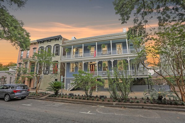 المنشأة من الخارج