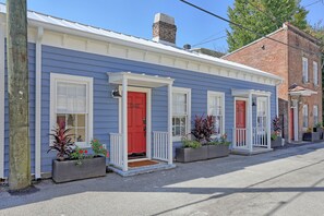 Exterior - New Historic 1 Bed/1 Bath Suite Steps to River Street! (Savannah)