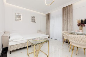 Living room - Glamour Studio by Renters Prestige (Warsaw)