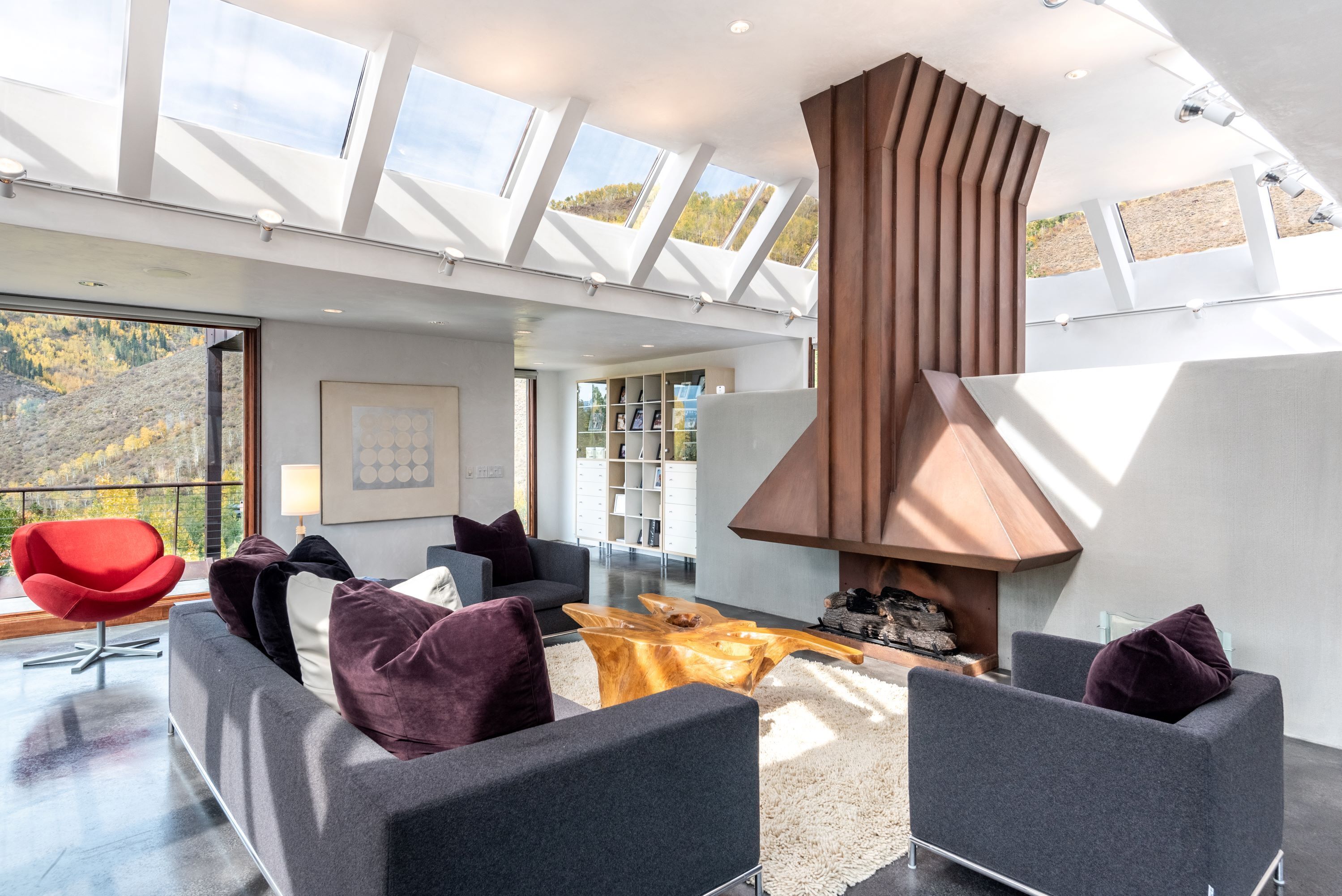 Cliffside – Stunning and Luxury 4 BDR Home Min to Skiing, Breathtaking Views!