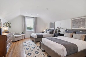 5 habitaciones, escritorio y tabla de planchar con plancha 