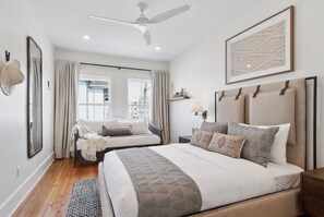 5 habitaciones, escritorio, tabla de planchar con plancha y wifi