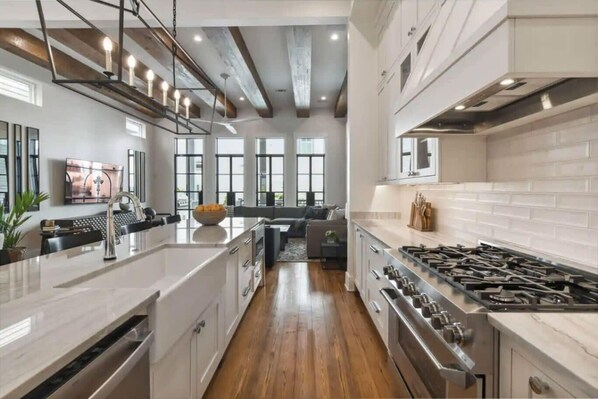 Fridge, microwave, oven, stovetop - Radiant New Construction | Heated Pool & Spa (New Orleans)