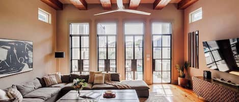 Televisión y oficina