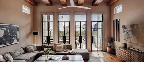 Televisión, oficina