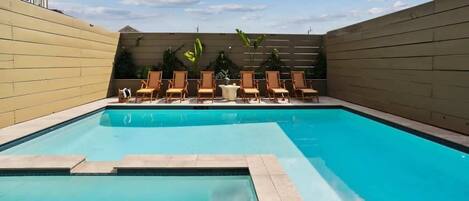 Et oppvarmet basseng