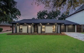 Exterior - Central Convenience x Modern Luxury - Heart of Houston (Houston)