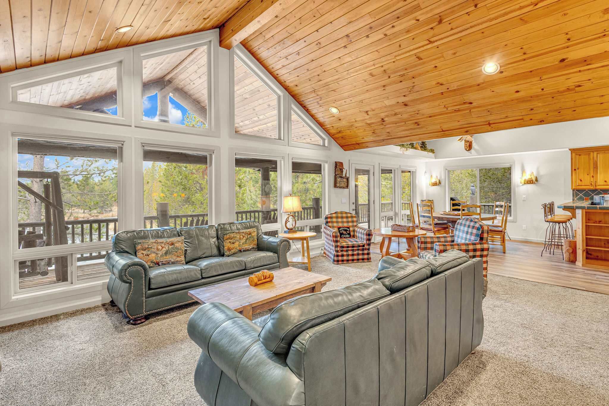 TV, fireplace, offices