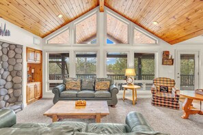 TV, fireplace, offices - Guest family fav! Hot tub, AC, large deck 12 sharc (Sunriver)