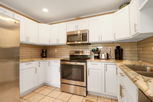 Castaway: 4BR Beach View, Private Pool & Hot Tub