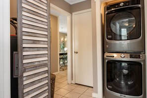 Interior - Castaway: 4BR Beach View, Private Pool & Hot Tub (Indian Pass)