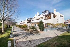 Exterior - Holiday Home 'Golf Vila Sol - Algarve Paraíso' with Shared Pool, Terrace and Air Conditioning (Quarteira)