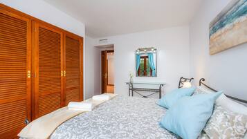 2 slaapkamers, een strijkplank/strijkijzer, gratis wifi, beddengoed