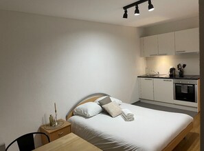 1 chambre, fer et planche à repasser, Wi-Fi, literie fournie