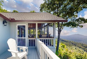 Property grounds - "Whale of a View": Cottages w Mtn Views, Screen Porches, Stunning Shared Terrace (Sapphire)