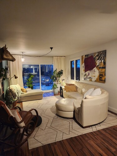 Secluded mid town location in Historic Kingston