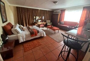 1 slaapkamer, een strijkplank/strijkijzer, gratis wifi, beddengoed