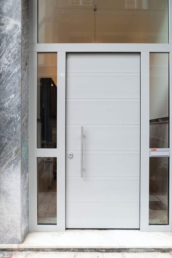 Exterior detail - Twin Heights: A Retro Home for 3 (Athina)