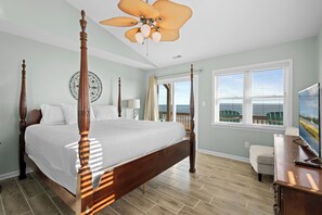 4 bedrooms, free WiFi, bed sheets - Oceanfront home with stunning views, designed for comfort (Emerald Isle)