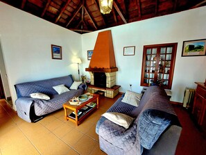 Fireplace - Casa con Piscina Privada en Barlovento, Isla de La Palma (Barlovento)