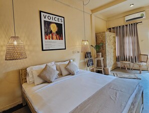 Deluxe Quadruple Room | Individually decorated, desk, laptop workspace, free WiFi - Sugar Hostel Weligama  (Weligama)
