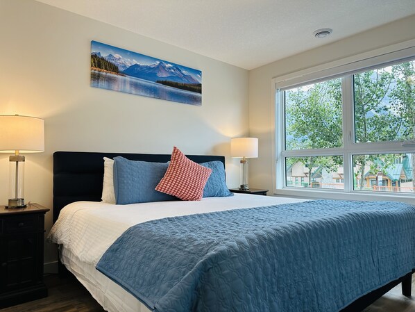 3 bedrooms, desk, iron/ironing board, travel cot