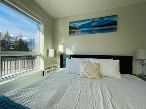 3 dormitorios, escritorio, tabla de planchar con plancha y cuna de viaje