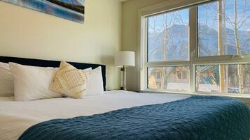 3 Schlafzimmer, Schreibtisch, Bügeleisen/Bügelbrett, Reisekinderbett