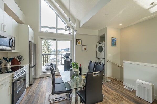 Fridge, microwave, stovetop, dishwasher - Skyline Peaks 205 - Mountain View Townhouse/AC/Pool/Hot Tub (Canmore)