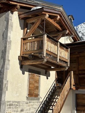 Exterior detail - Grand Appartement Entièrement Rénové, au 1er Étage D'un Chalet Individuel (Chamonix-Mont-Blanc)