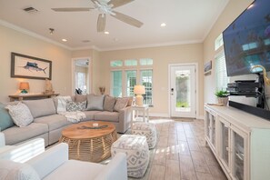 Smart TV, video games, ping pong - Sailfish Villa, Steps from the Sand! (Holmes Beach)