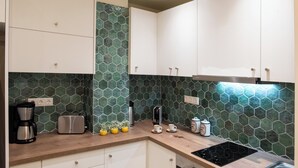 Blue Ark Romantic Studio Under Acropolis | مطبخ خاص | ثلاجة/مجمد بحجم كبير، ميكروويف، فرن، غلّاية كهربائية