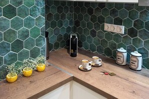 Blue Ark Romantic Studio Under Acropolis | Privát konyha | Nagyméretű hűtő/fagyasztó, mikrohullámú sütő és sütő