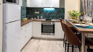 Blue Ark Romantic Studio Under Acropolis | مطبخ خاص | ثلاجة/مجمد بحجم كبير، ميكروويف، فرن، غلّاية كهربائية