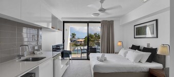 Self Check in Modern Studio Apartment