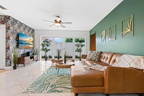 TV - Ibiza  · Casa Ibiza - Pool Spa, BBQ and Free Parking (Miami)
