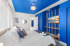 6 bedrooms, desk, iron/ironing board, travel crib