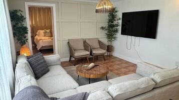 4 bedrooms, desk, iron/ironing board, travel cot